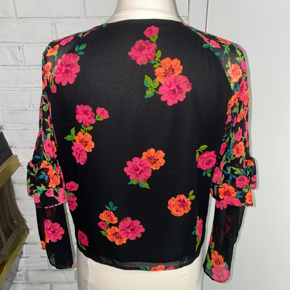 Express Ruffle Floral Top - Picture 4 of 6